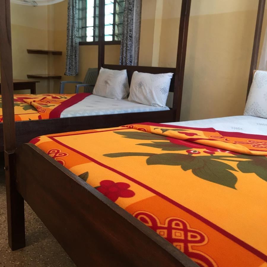 Diani Travellers Guest House 乌昆达 外观 照片