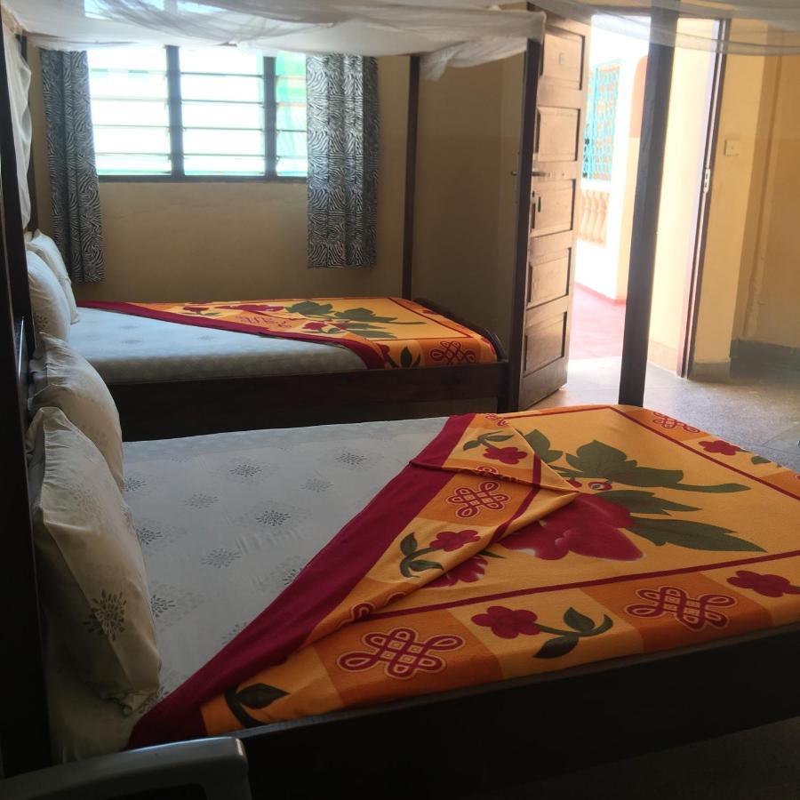 Diani Travellers Guest House 乌昆达 外观 照片