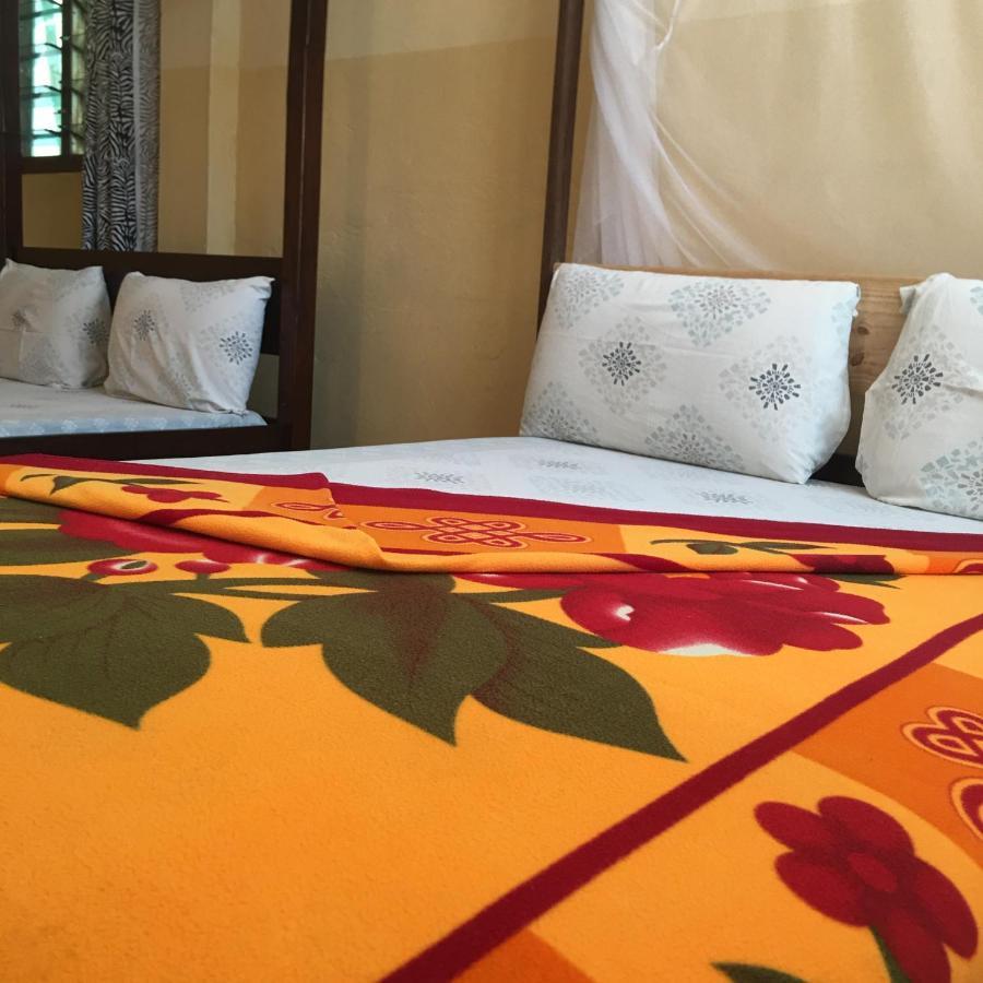 Diani Travellers Guest House 乌昆达 外观 照片