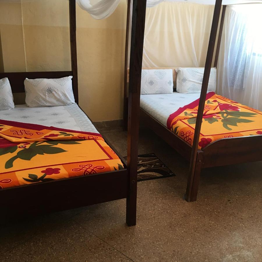 Diani Travellers Guest House 乌昆达 外观 照片