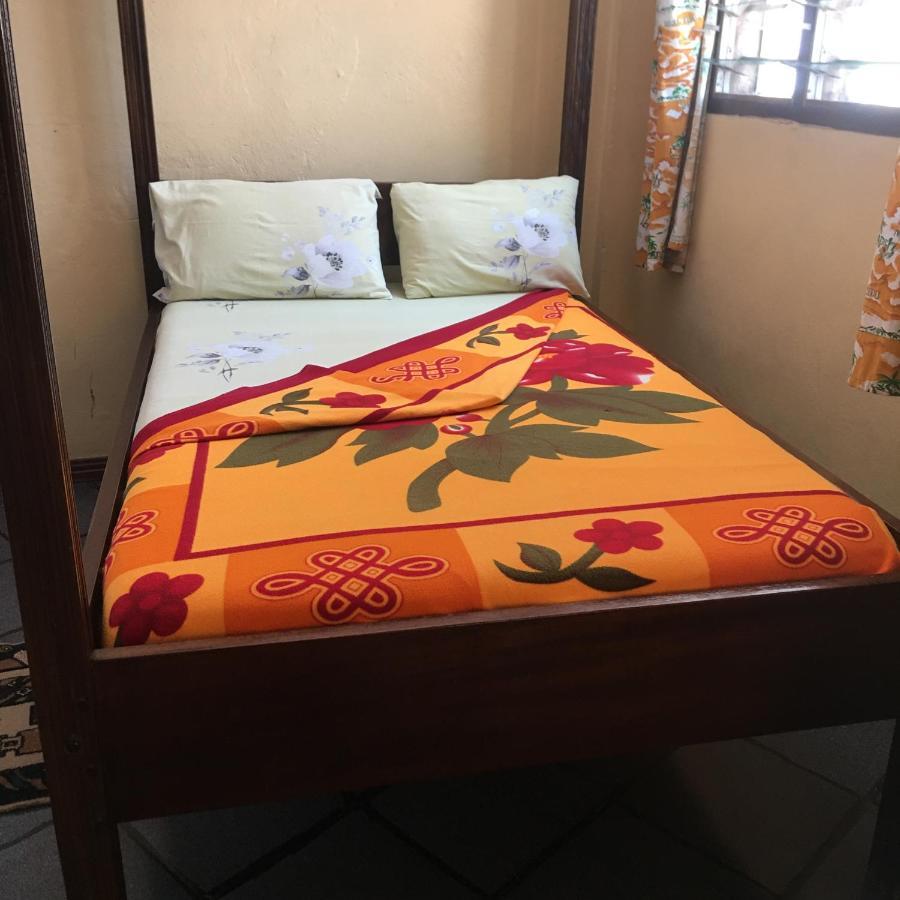 Diani Travellers Guest House 乌昆达 外观 照片