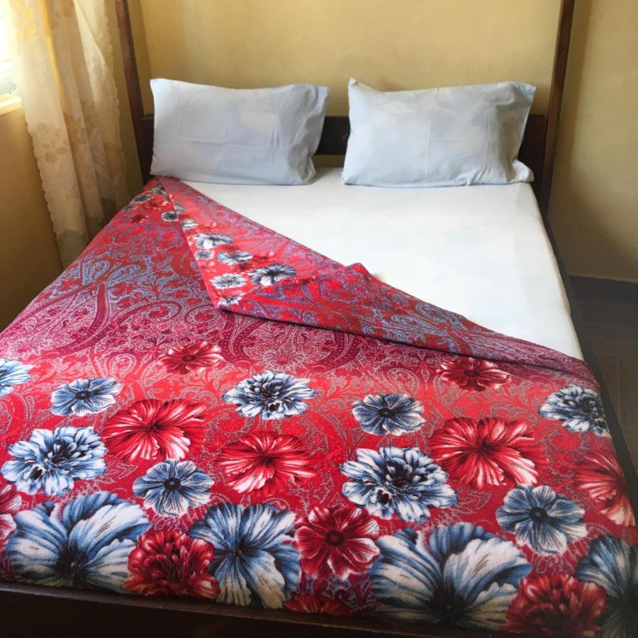 Diani Travellers Guest House 乌昆达 外观 照片