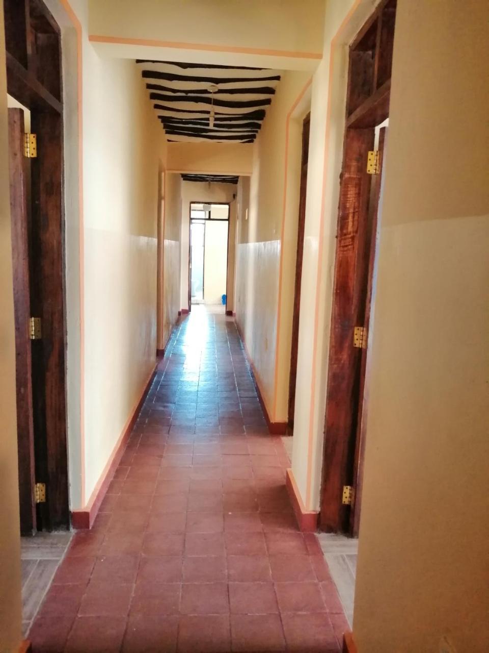 Diani Travellers Guest House 乌昆达 外观 照片